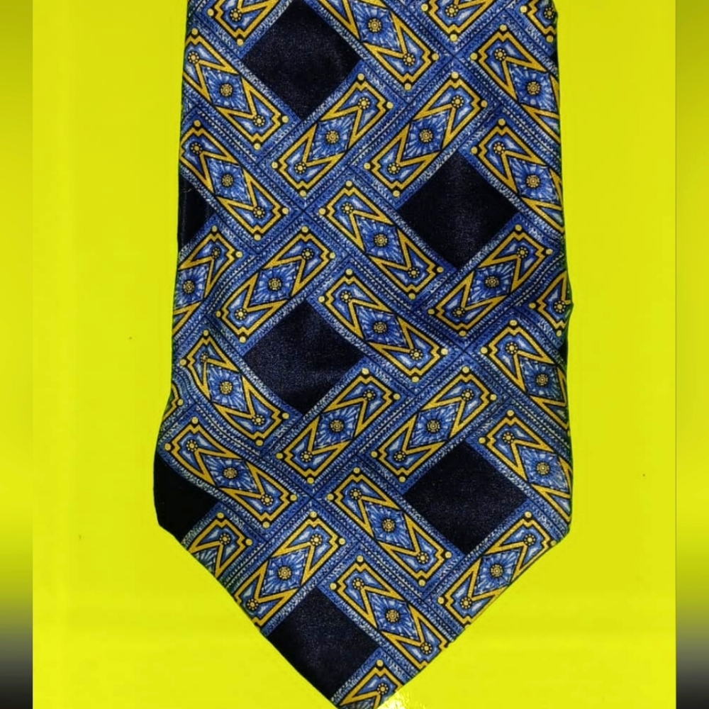 CILLA BUGATTI TIE